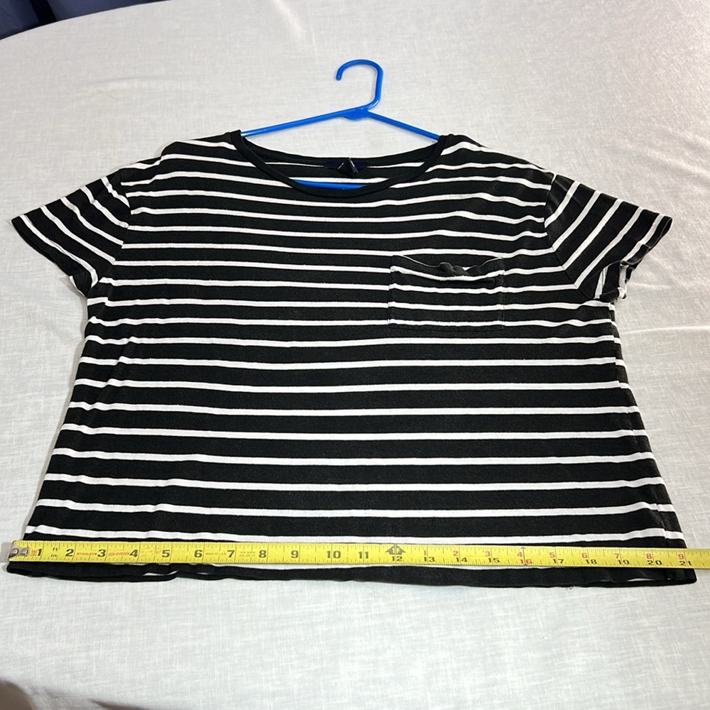 🌞 Gap black & white short sleeve breast pocket oval neck tee M - Picture 11 of 16